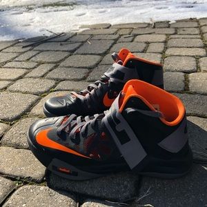 Nike Lebron Basketball High Too Basketball Sneaker